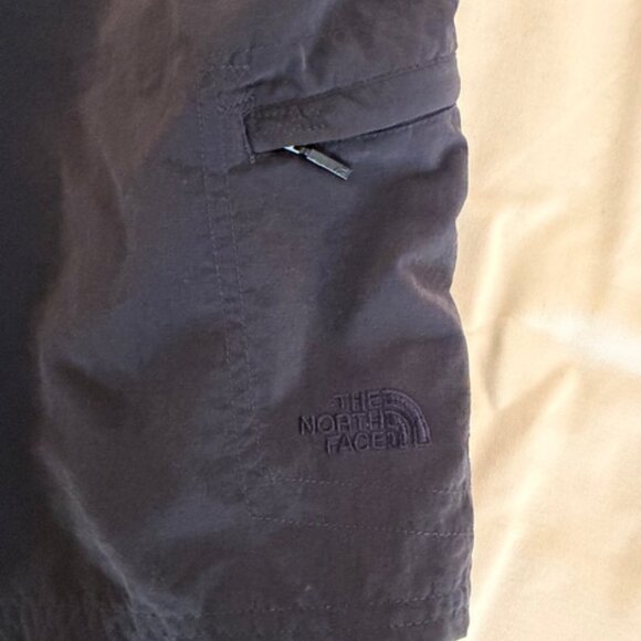Two (2) pair of North Face lined shorts - Picture 4 of 11